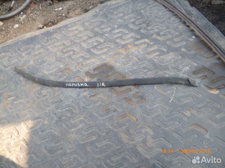 Молдинг заднего стекла правый Мицубиси Каризма