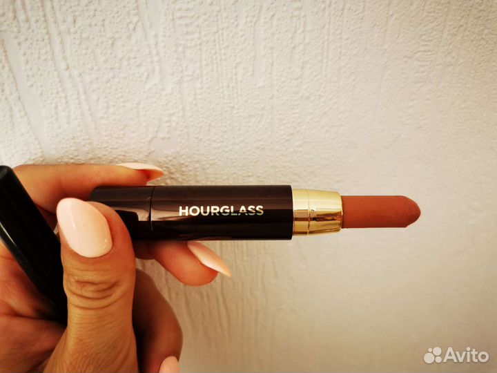 Hourglass помад