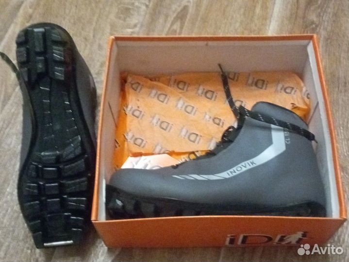 Лыжные ботинки