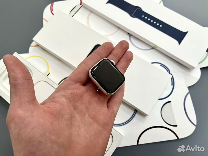 Apple Watch SE2 40 silver не активированы