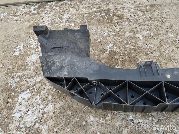 Усилитель переднего бампера Volkswagen Amarok