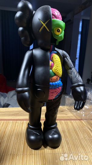 Коллекционная игрушка kaws black