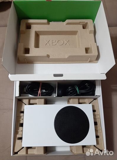 Приставка Xbox Series S 512GB с аксессуарами