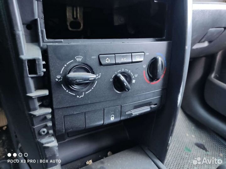 Блок управления печкой Пежо 207