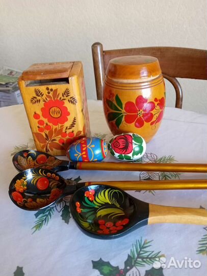 Ложки, яйца, чайницы из дерева