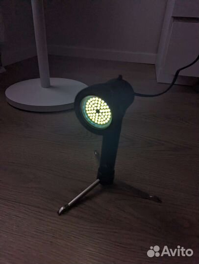 Мини светодиодная лампа на штативе
