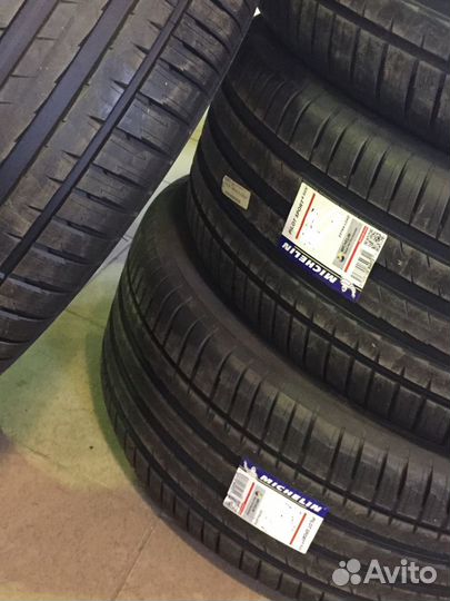 Michelin Pilot Sport 4 275/35 R20 и 245/40 R20