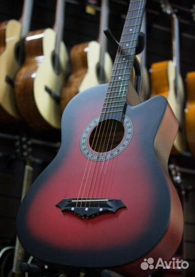 Новая акустическая полноразмерная гитара