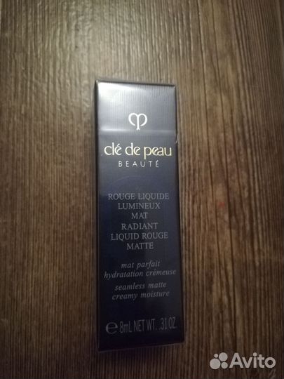 Матовая помада Cle de peau