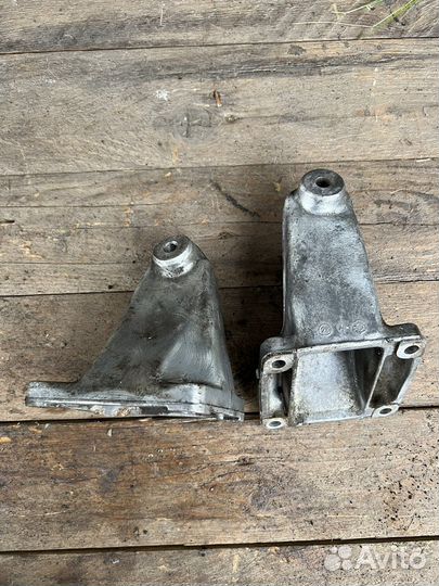 Кронштейн двигателя Mercedes W210