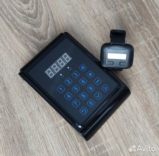 Пульт вызова официанта на кухню и часы-пейджер