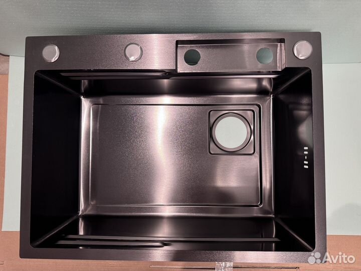 Смеситель с металлической мойкой