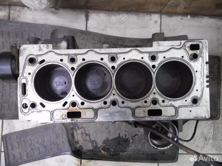 Блок двигателя Citroen C4 2005-2011 1,6 NFU