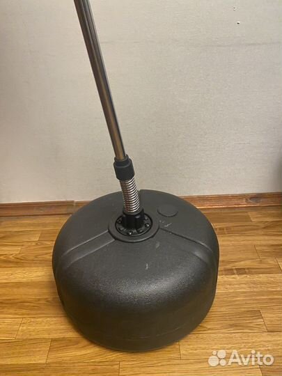 Боксерская груша на стойке