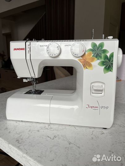 Швейная машина Janome Japan 959