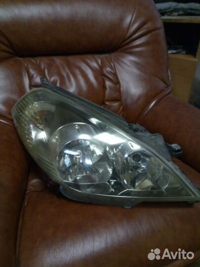 Фара правая nissan wingroad w11 1698