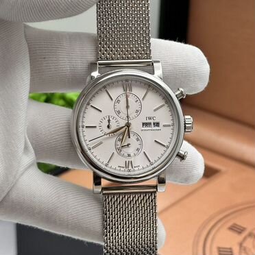 Часы IWC на миланском браслете