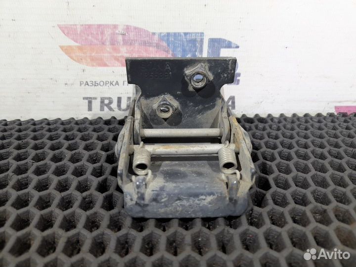 Замок переднего крыла