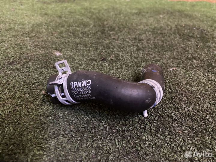 Шланг охлаждения volvo XC40 B5 31493288