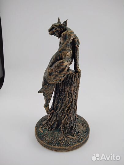 Статуэтка рысь на дереве