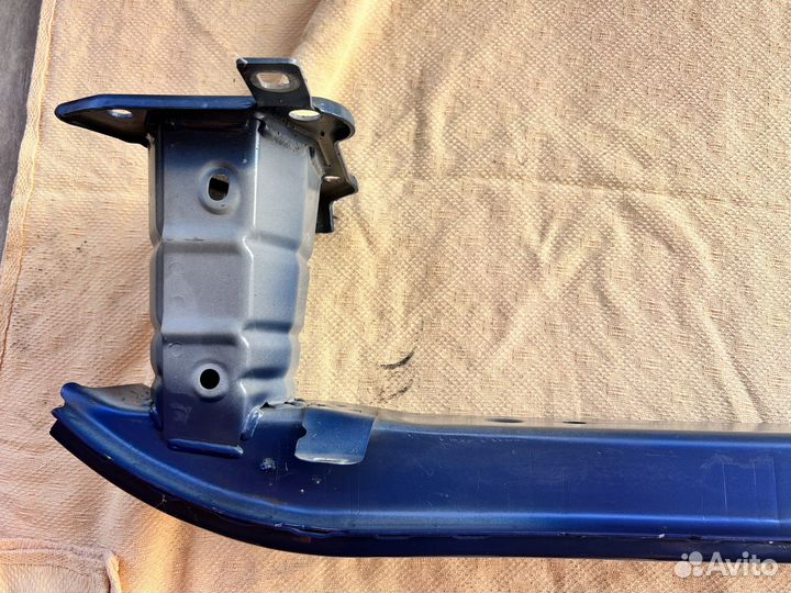 Усилитель бампера volvo c30