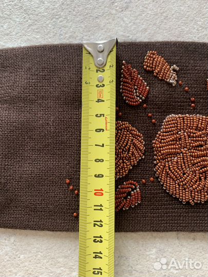 Вязаная повязка на голову с бисером