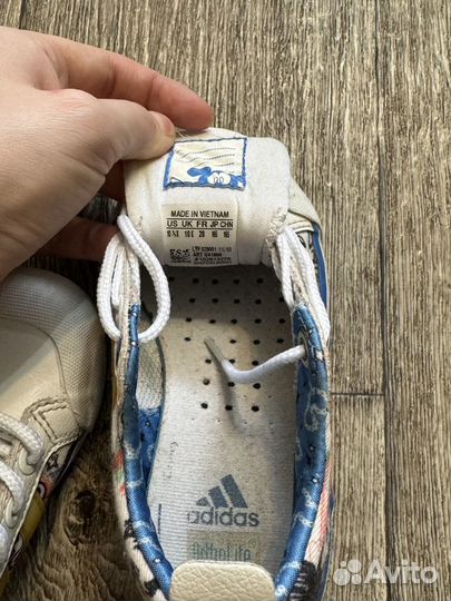 Костюм микки 3-4 г, кеды adidas