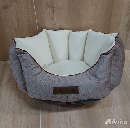 Продам домики, лежанки, диваны для собак и кошек