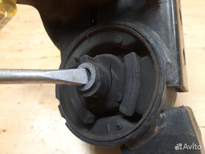 Подушка двигателя левая Nissan X-Trail NT30 QR20DE