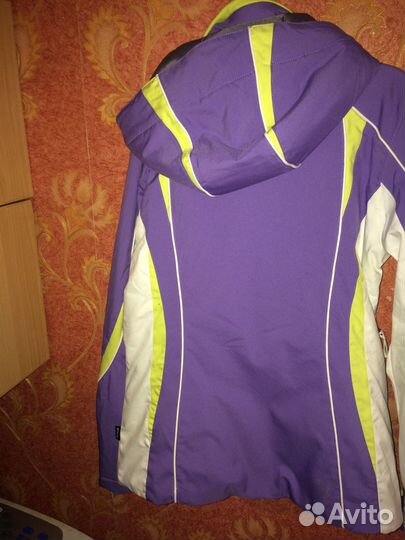 Спортивная горнолыжная куртка