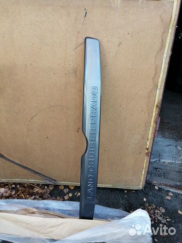 Накладка на заднюю дверь тойота лендкрузер прадо 1