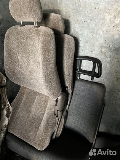 Передние сиденья