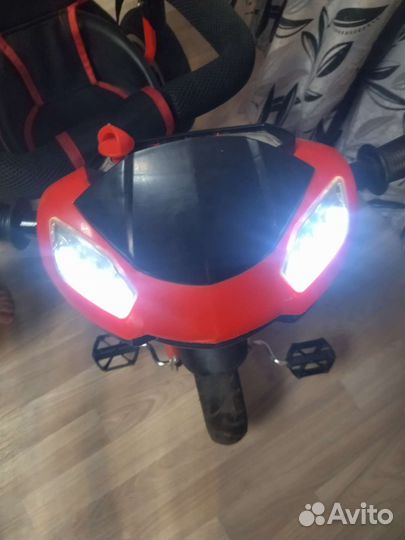 Трехколесный детский велосипед c ручкой