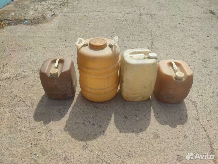 Пластмассовая канистра