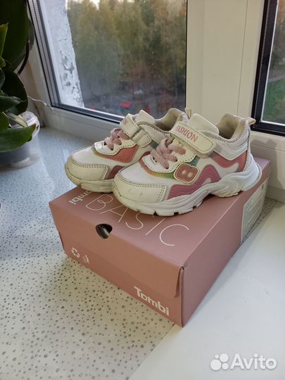 Кроссовки для девочки
