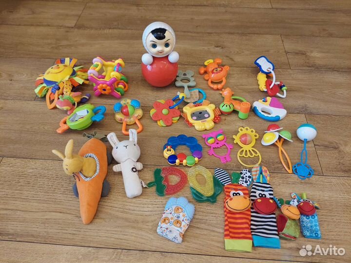 Первые игрушки малыша