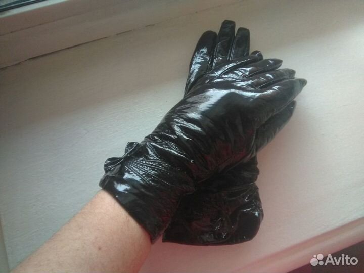 Перчатки лакированные