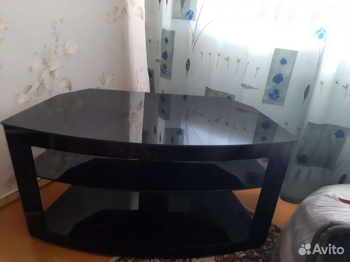 Стеклянная тумба под телевизор, новая