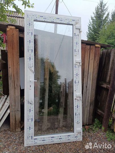 Дверь пвх входная 105*235см