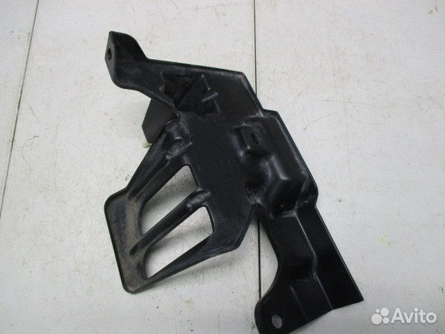 Кронштейн решетки радиатора Mitsubishi Outlander 3