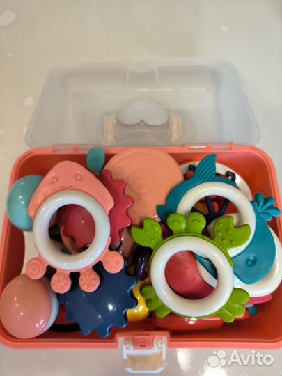 Набор погремушек и грызунков в кейсе