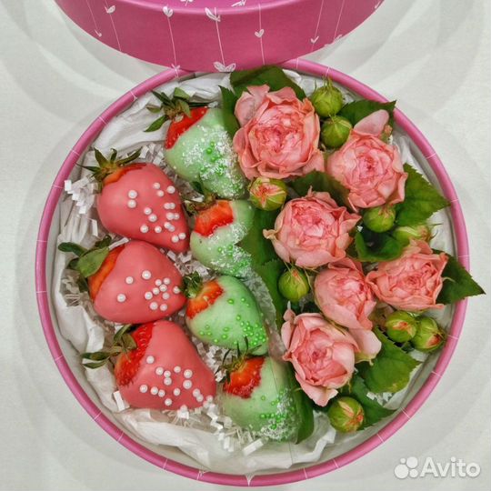 Набор клубника в шоколаде зефирные розы девушке