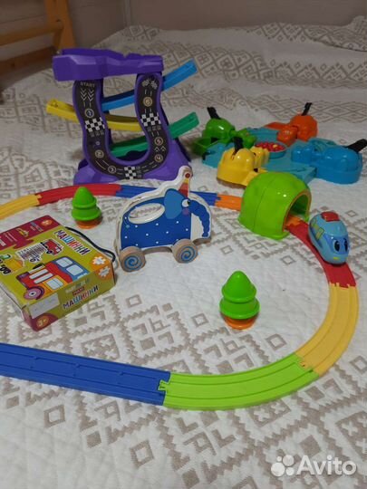 Игрушки: паровоз, голодные бегемотики, пазлы