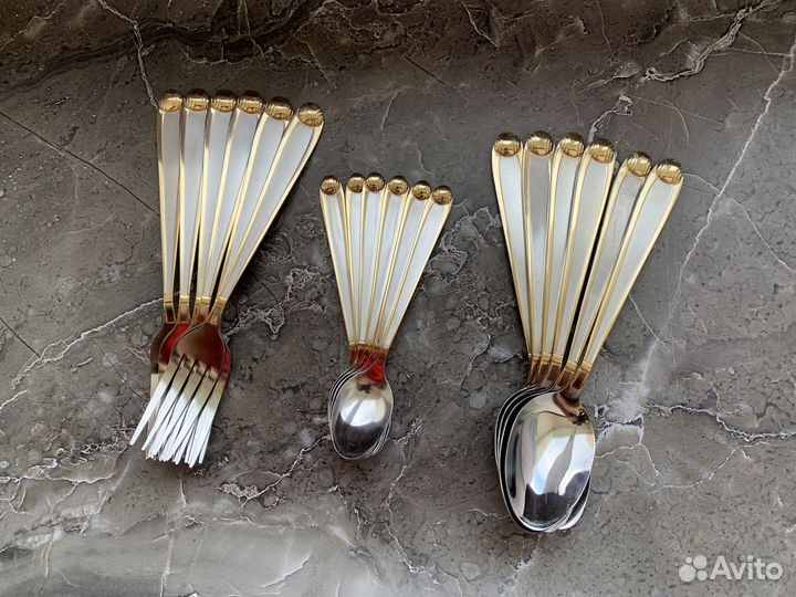 Набор столовых приборов (вилки и ложки)