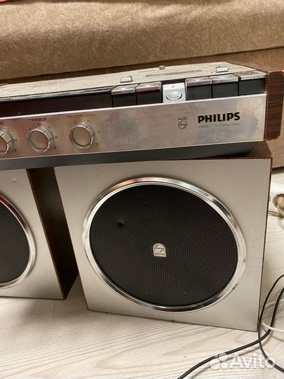 Касетный магнитофон philips