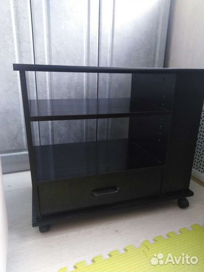 Тумба на колесиках