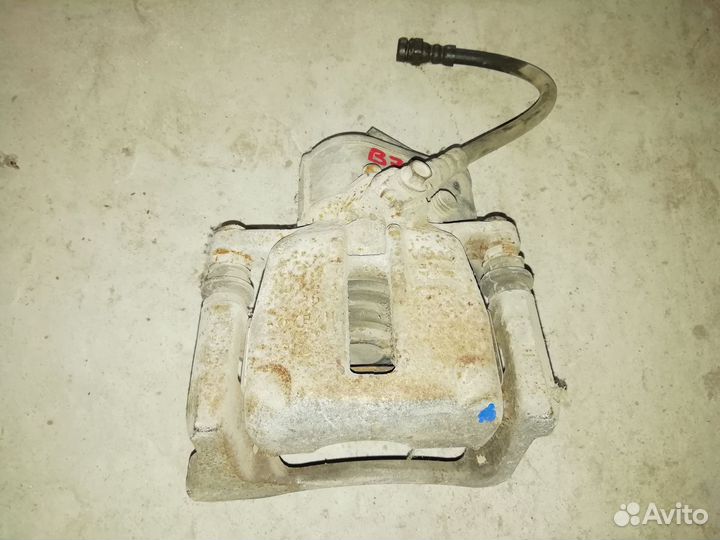 Суппорт задний левый VW Passat B7