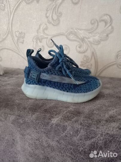 Кроссовки детские 22 размер