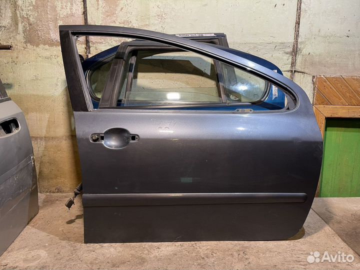 Дверь передняя правая Peugeot 307