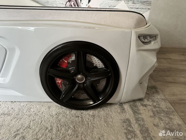 Кровать машина